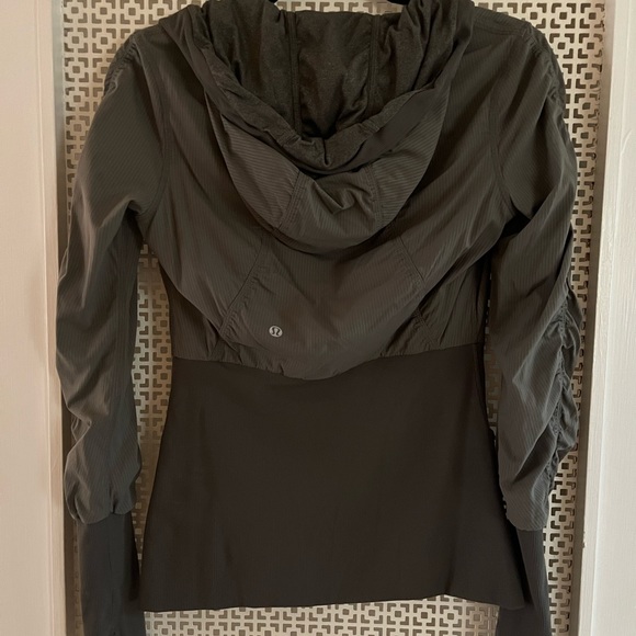 Lululemon jacket - Picture 6 of 9